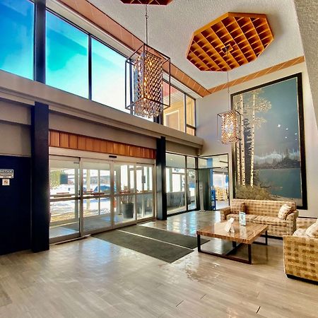 Ramada By Wyndham Whitecourt Exterior foto