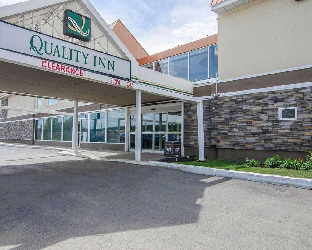 Ramada By Wyndham Whitecourt Exterior foto