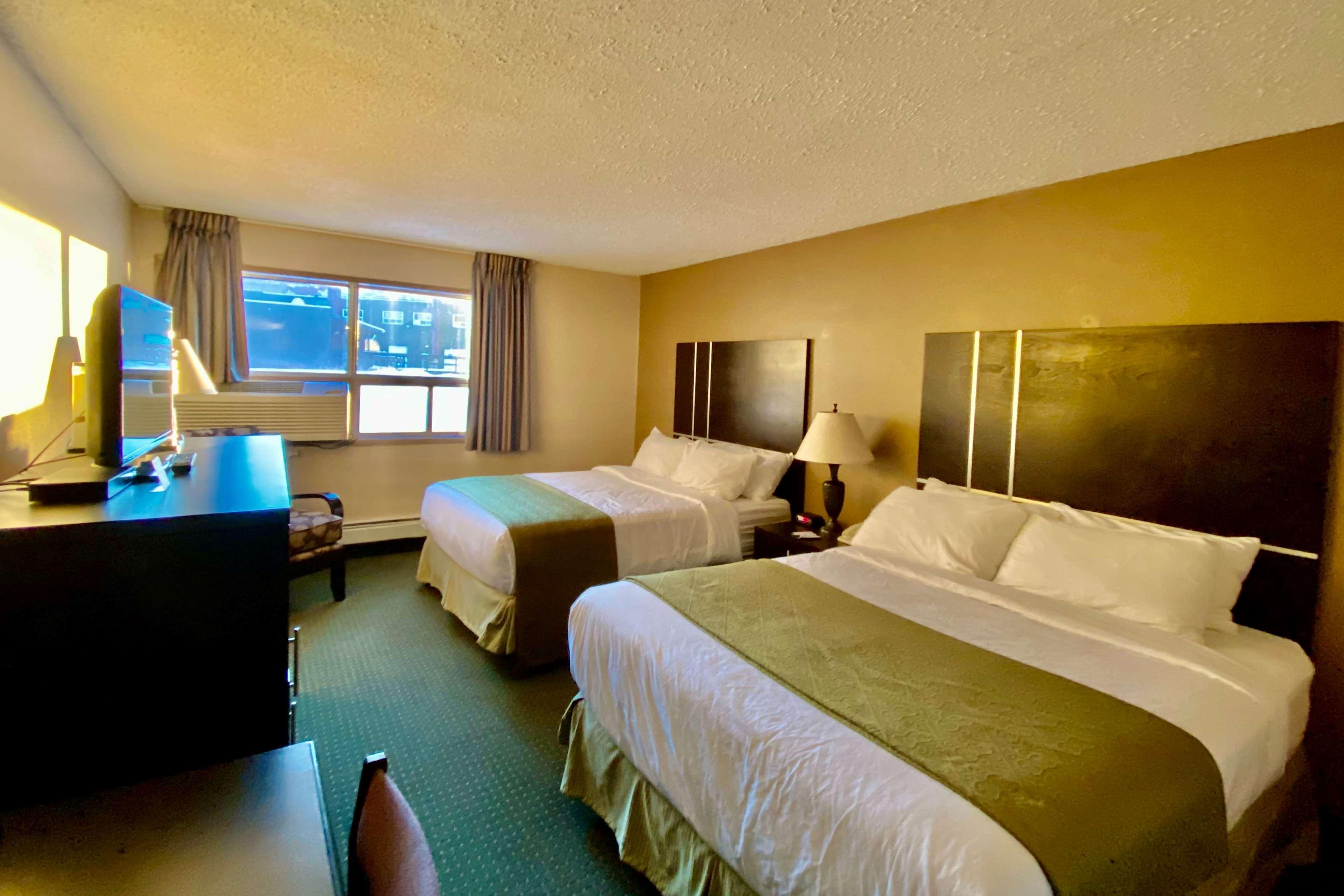 Ramada By Wyndham Whitecourt Exterior foto
