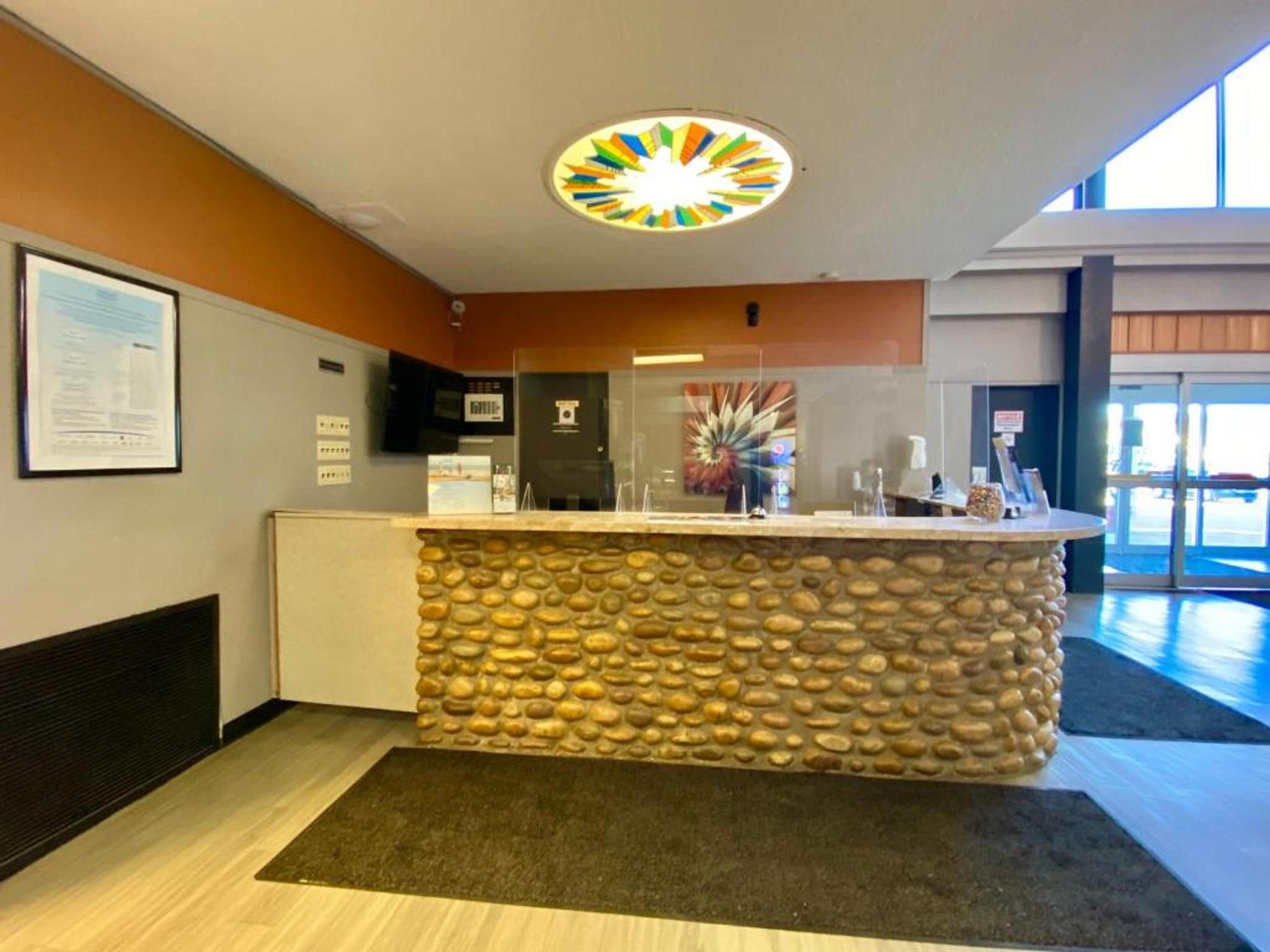 Ramada By Wyndham Whitecourt Exterior foto